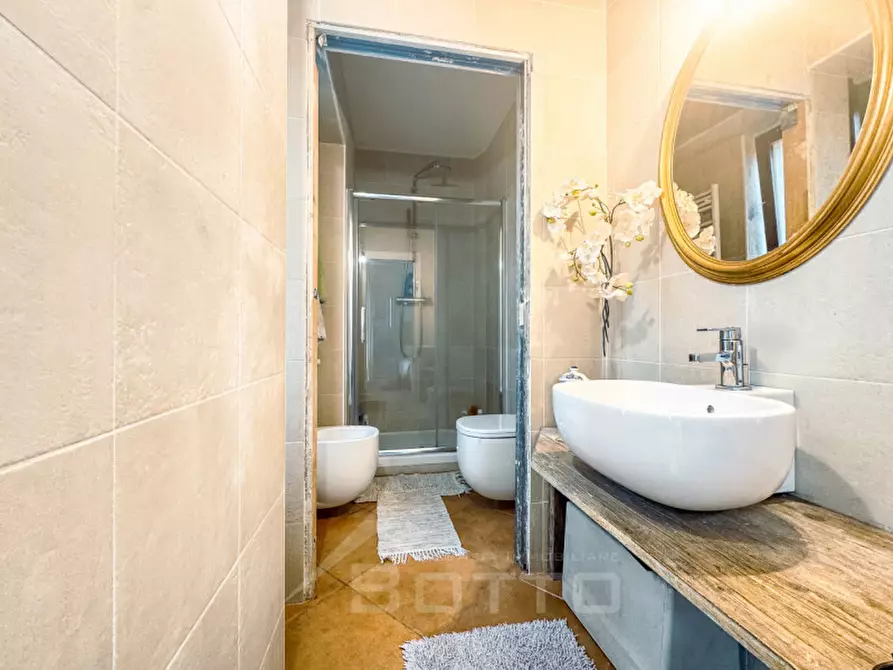 Immagine 15 di Villa in vendita  in Via Fratelli Varalli 3a a Varallo