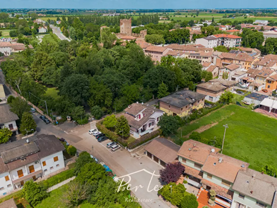 Immagine 2 di Villa in vendita  in viale goffredo mameli 12 a Reggiolo