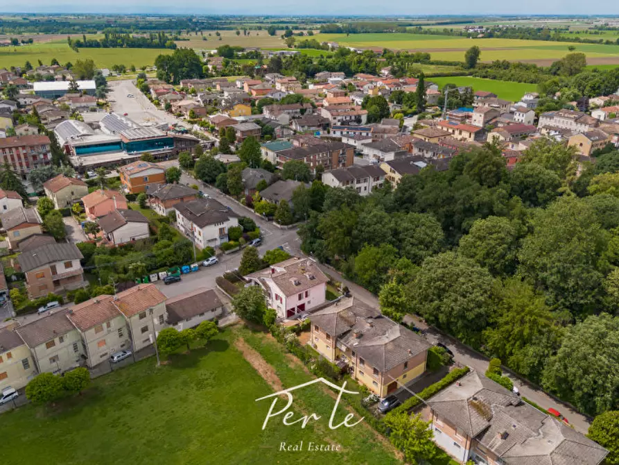 Immagine 3 di Villa in vendita  in viale goffredo mameli 12 a Reggiolo