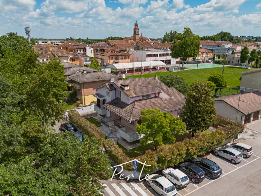 Immagine 7 di Villa in vendita  in viale goffredo mameli 12 a Reggiolo