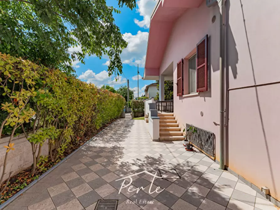 Immagine 11 di Villa in vendita  in viale goffredo mameli 12 a Reggiolo