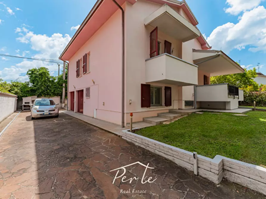 Immagine 12 di Villa in vendita  in viale goffredo mameli 12 a Reggiolo