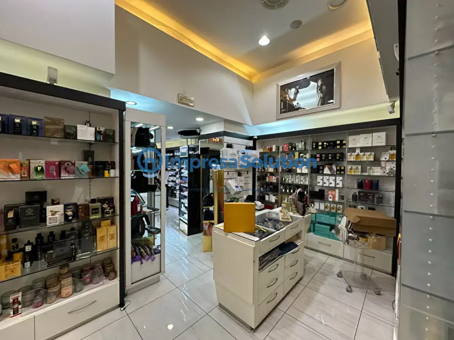 Immagine 16 di Negozio in affitto  in Corso Giuseppe Garibaldi a Napoli