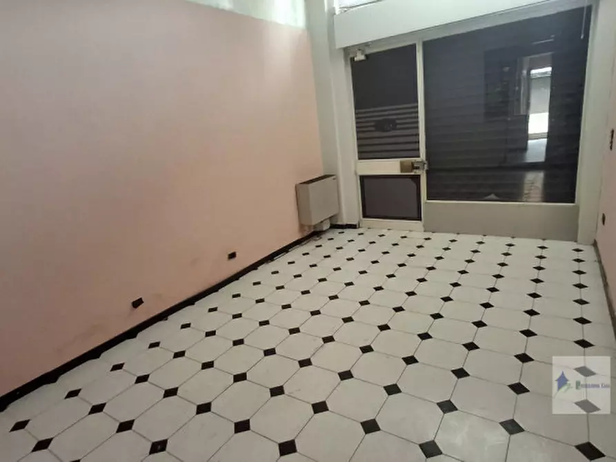 Immagine 1 di Negozio in affitto  in Via Volta 2 a Turbigo
