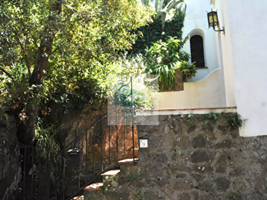 Immagine 3 di Villa in vendita  in via zaro 9 a Forio
