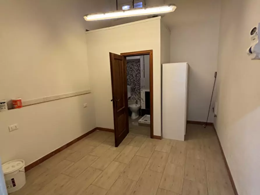 Immagine 1 di Negozio in affitto  in VIA BRONZINO a Firenze