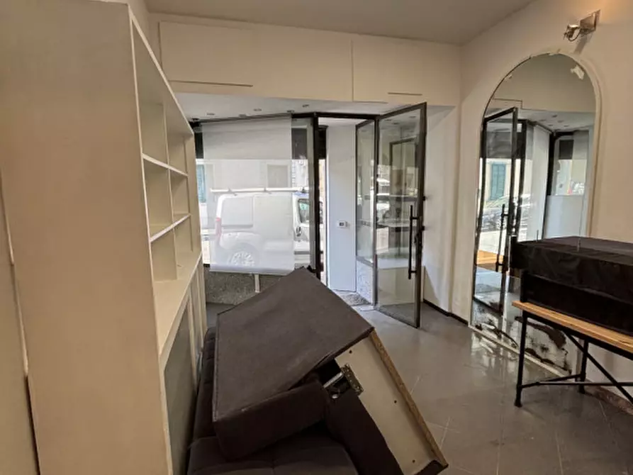 Immagine 8 di Negozio in affitto  in VIA BRONZINO a Firenze