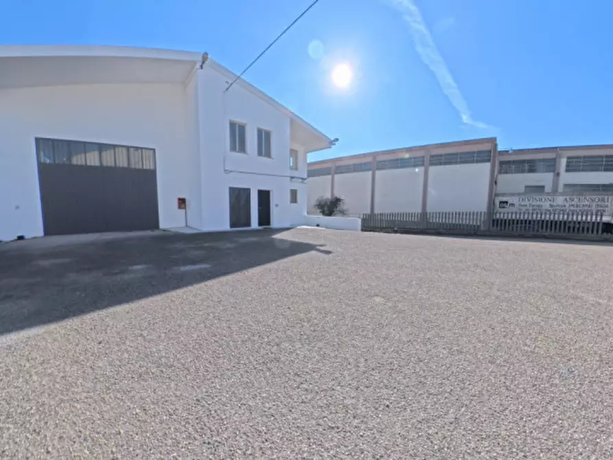 Immagine 1 di Capannone industriale in vendita  in Via Livenza a Spoltore