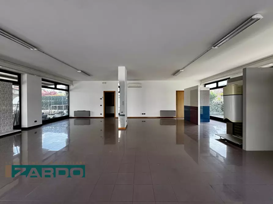 Immagine 4 di Negozio in vendita  a Castello Di Godego