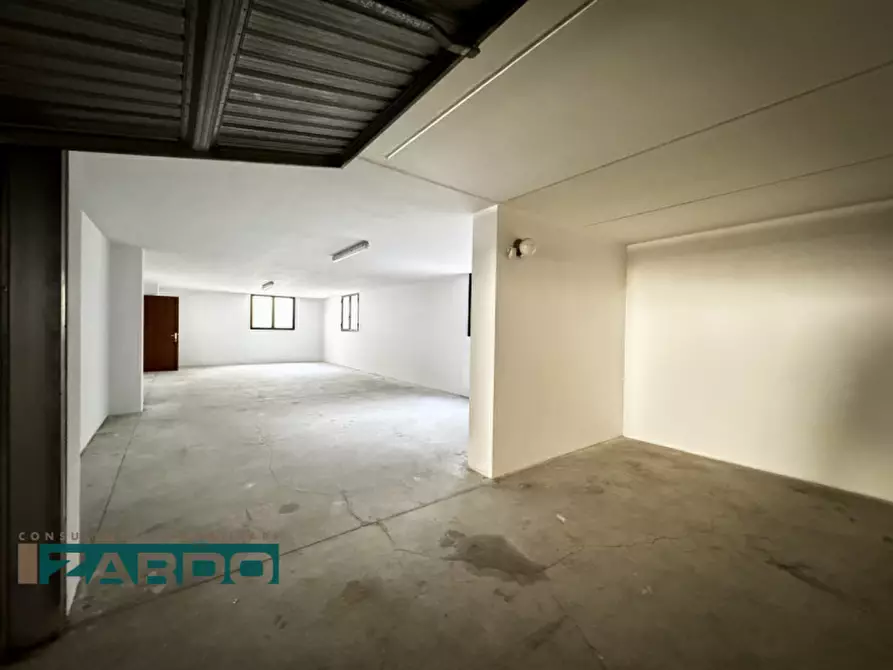 Immagine 5 di Negozio in vendita  a Castello Di Godego