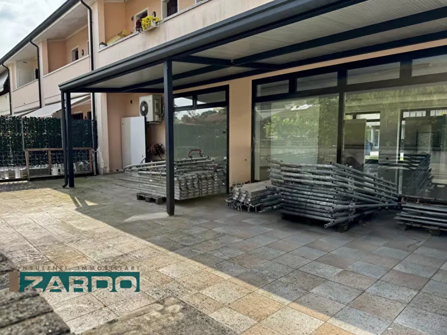 Immagine 6 di Negozio in vendita  a Castello Di Godego