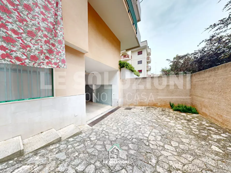 Immagine 2 di Garage in vendita  in Via XXV Aprile 27 a Putignano