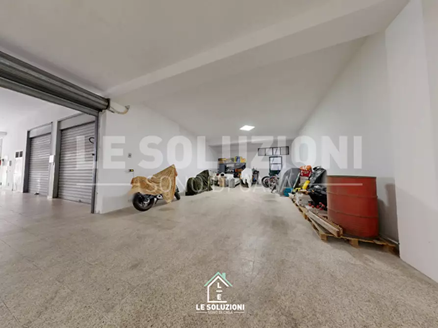 Immagine 10 di Garage in vendita  in Via XXV Aprile 27 a Putignano