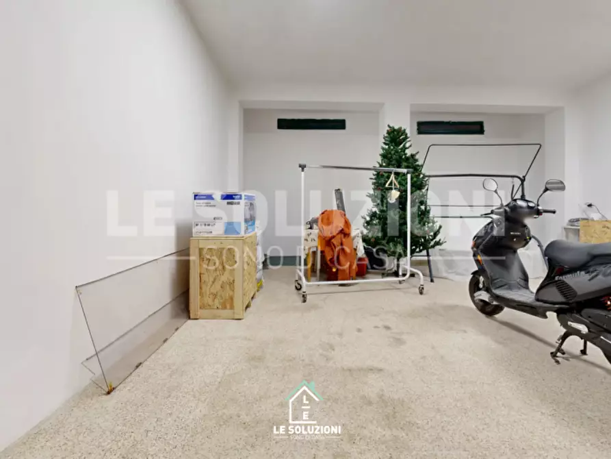 Immagine 11 di Garage in vendita  in Via XXV Aprile 27 a Putignano