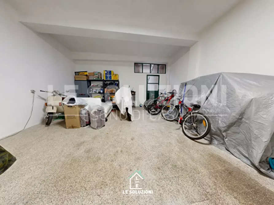 Immagine 12 di Garage in vendita  in Via XXV Aprile 27 a Putignano