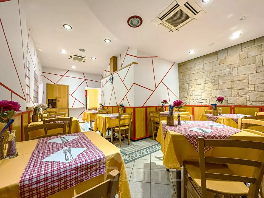 Immagine 11 di Attività commerciale in vendita  in Via Gaetano Zuccone 1 a Quarona