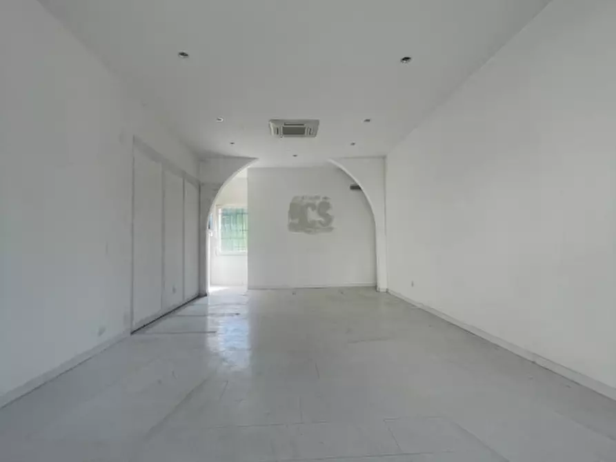Immagine 2 di Negozio in affitto  a Stra