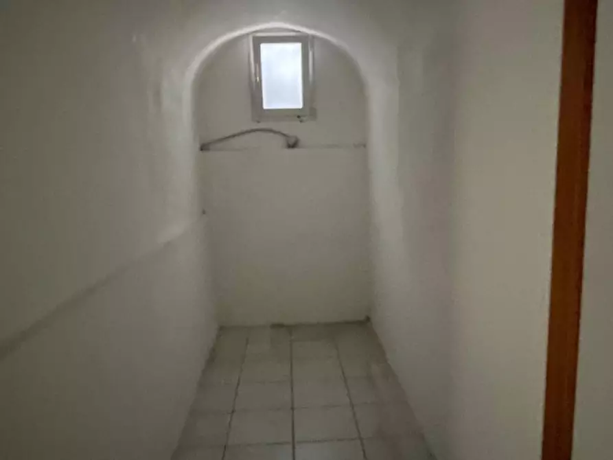 Immagine 10 di Negozio in affitto  a Stra