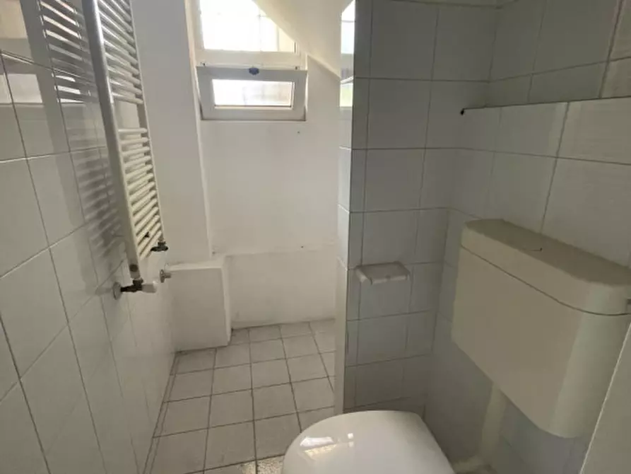 Immagine 13 di Negozio in affitto  a Stra