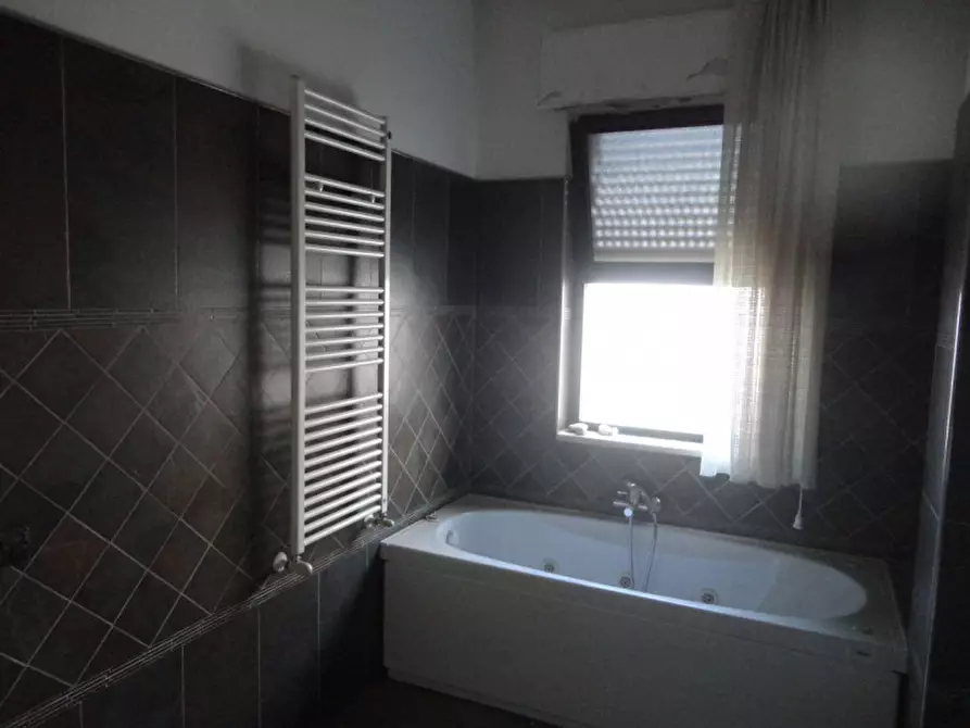 Immagine 11 di Appartamento in vendita  in via x marzo a Modugno