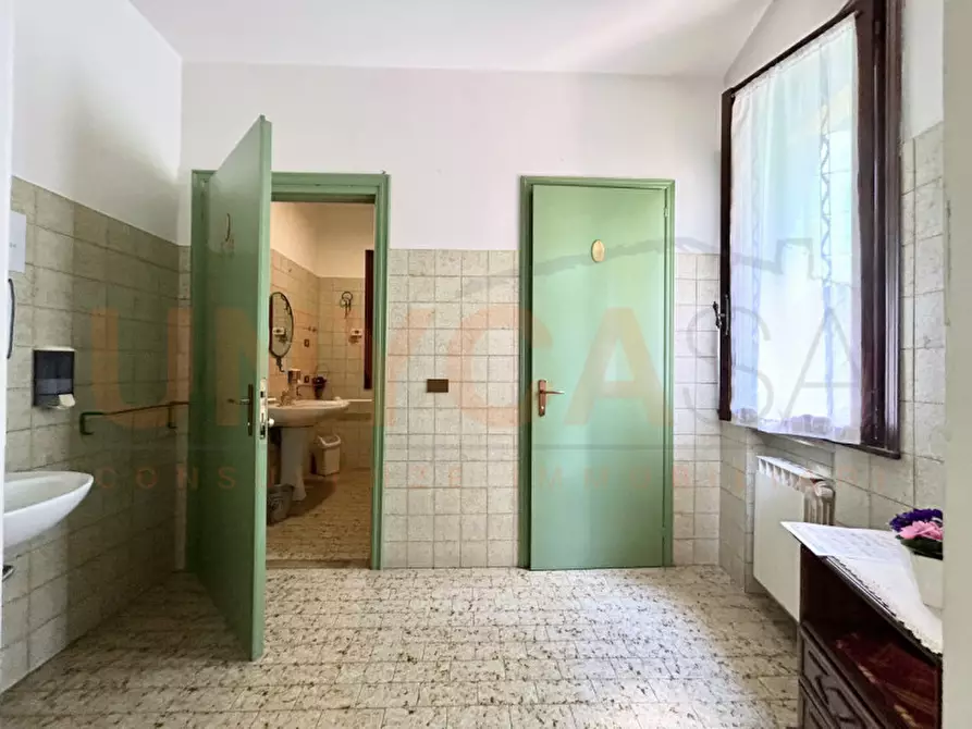 Immagine 17 di Agriturismo in vendita  a Cinto Euganeo