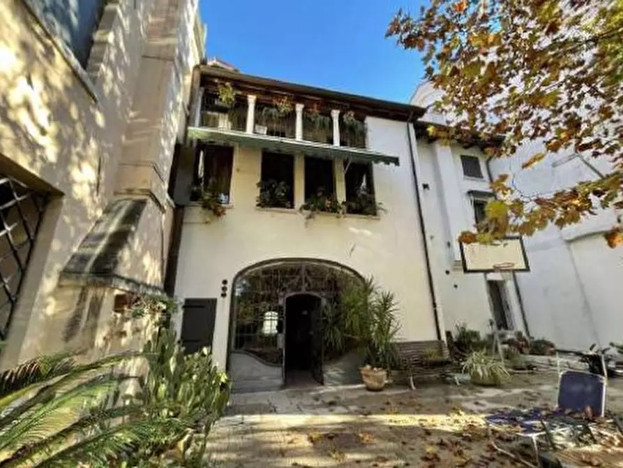 Immagine 2 di Palazzo in vendita  in Via Giuseppe Garibaldi, 82 a Oderzo