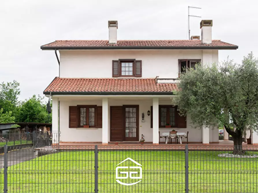 Immagine 2 di Casa bifamiliare in vendita  in Via Crosara, 2/E a Bolzano Vicentino