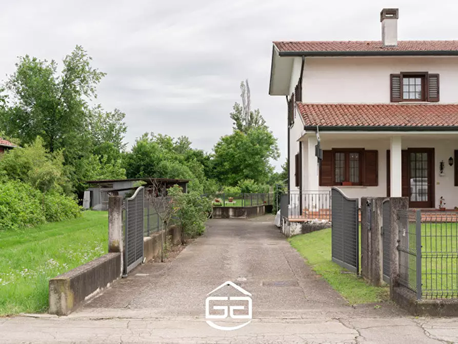Immagine 3 di Casa bifamiliare in vendita  in Via Crosara, 2/E a Bolzano Vicentino