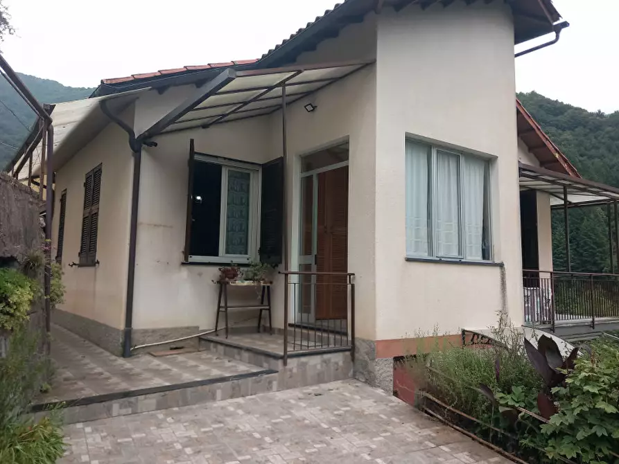 Immagine 1 di Casa indipendente in vendita  in località Cassottana a Favale Di Malvaro