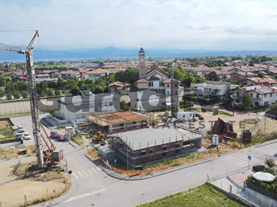 Immagine 1 di Villa in vendita  in Viale Risorgimento a Desenzano Del Garda