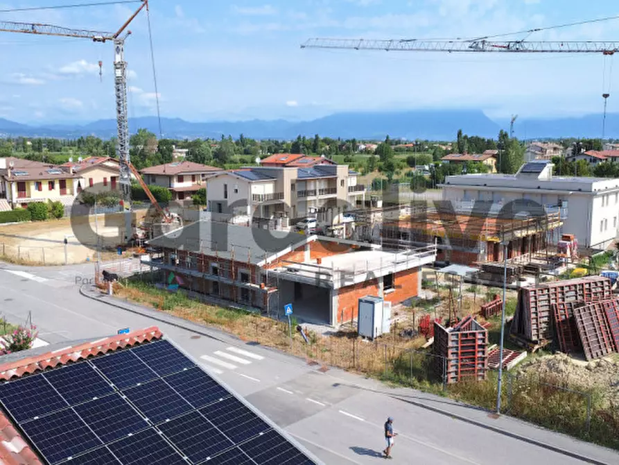 Immagine 3 di Villa in vendita  in Viale Risorgimento a Desenzano Del Garda