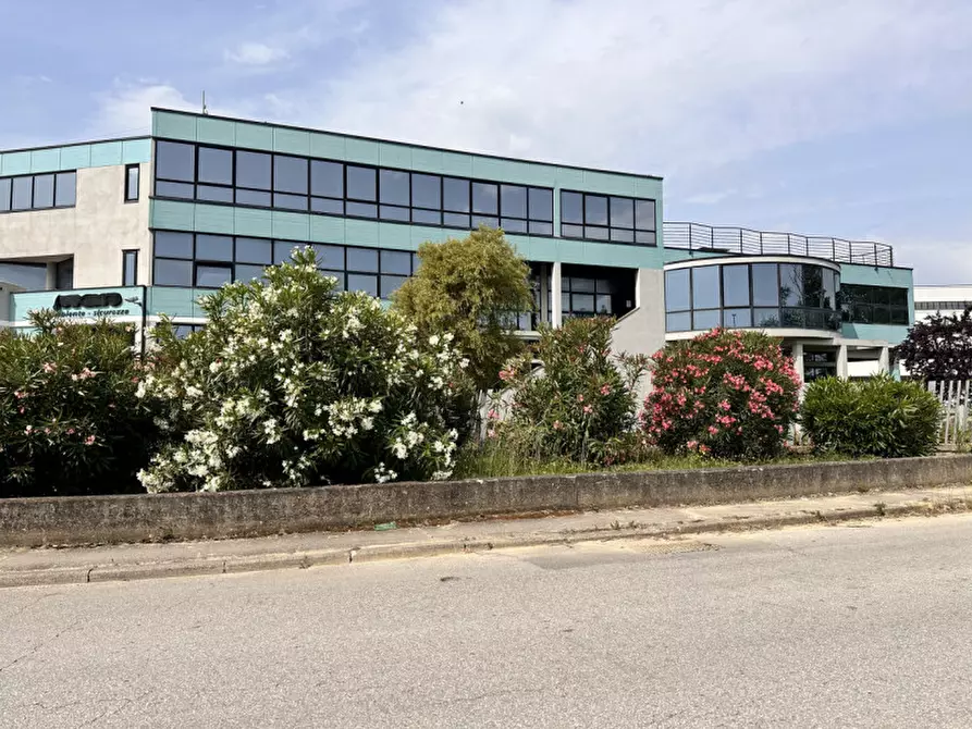 Immagine 2 di Ufficio in vendita  in Via Thomas Edison a Ancona