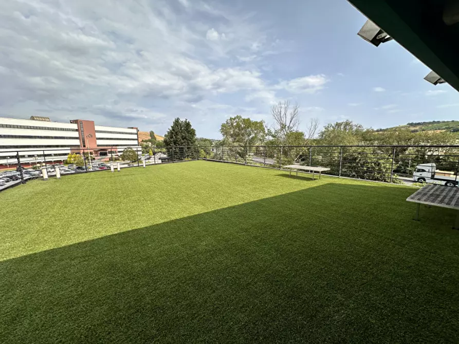 Immagine 3 di Ufficio in vendita  in Via Thomas Edison a Ancona