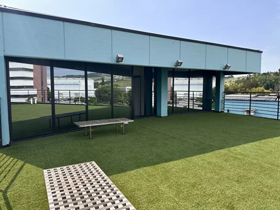 Immagine 8 di Ufficio in vendita  in Via Thomas Edison a Ancona