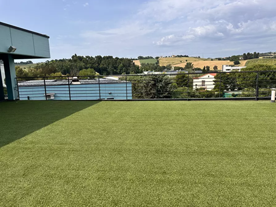 Immagine 10 di Ufficio in vendita  in Via Thomas Edison a Ancona