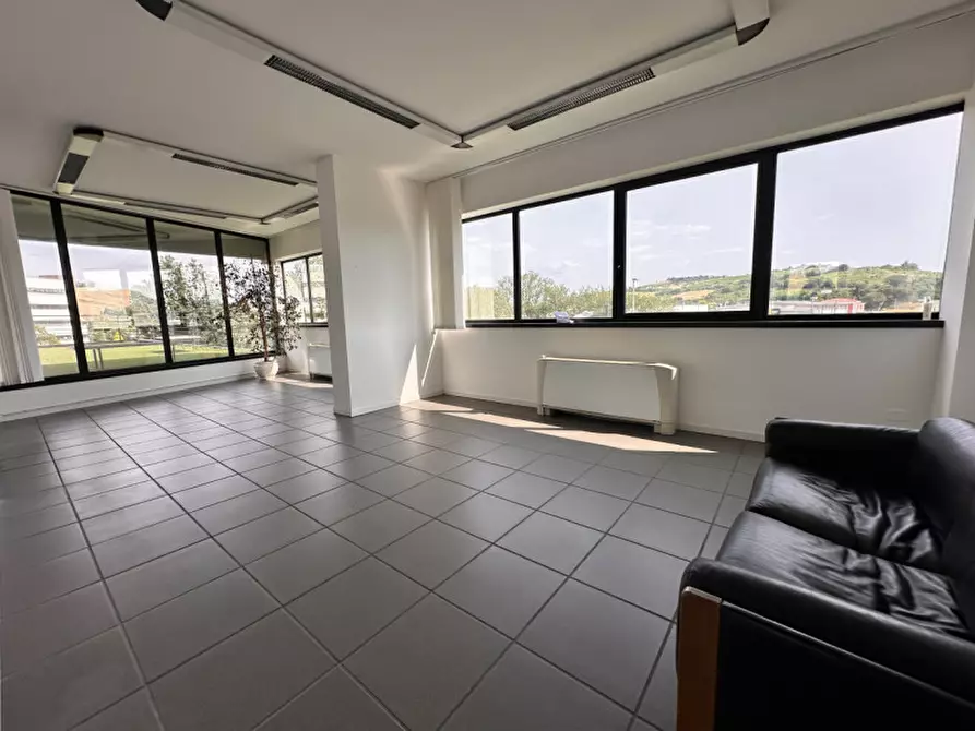 Immagine 16 di Ufficio in vendita  in Via Thomas Edison a Ancona