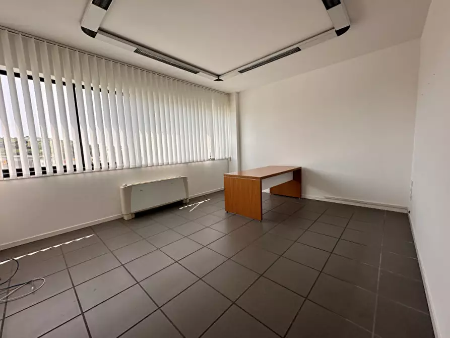 Immagine 18 di Ufficio in vendita  in Via Thomas Edison a Ancona