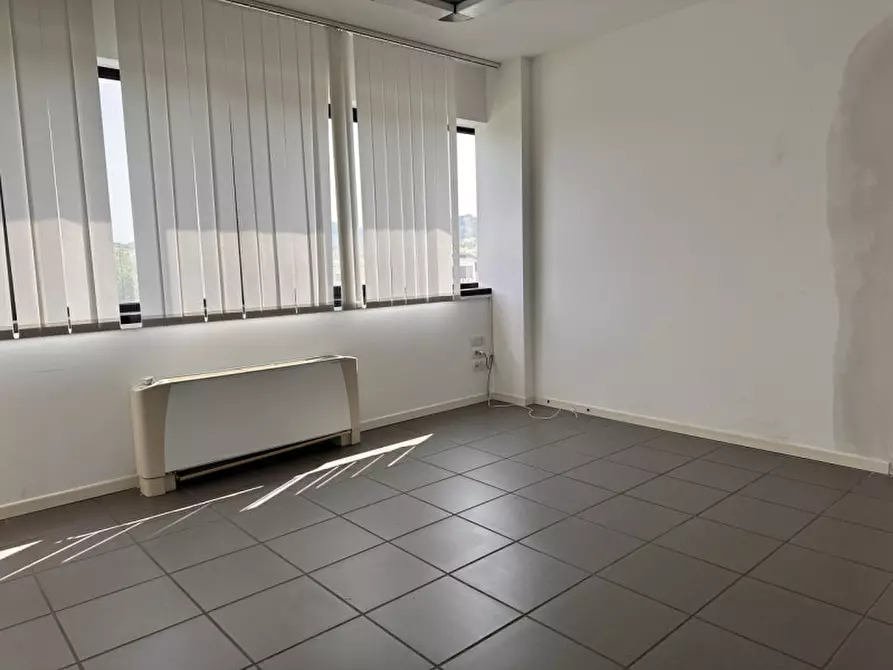 Immagine 19 di Ufficio in vendita  in Via Thomas Edison a Ancona