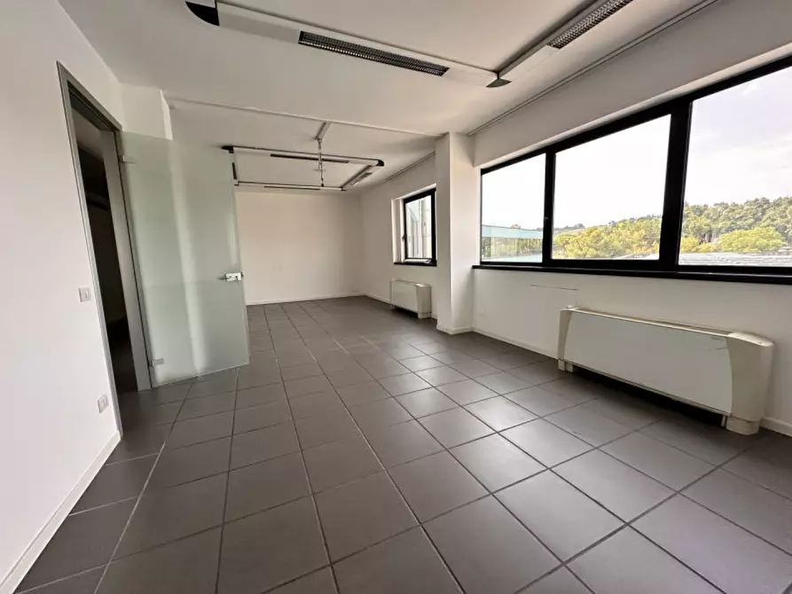 Immagine 19 di Ufficio in vendita  in Via Thomas Edison a Ancona