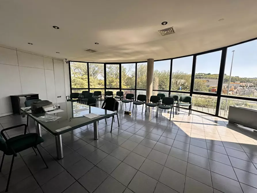 Immagine 23 di Ufficio in vendita  in Via Thomas Edison a Ancona