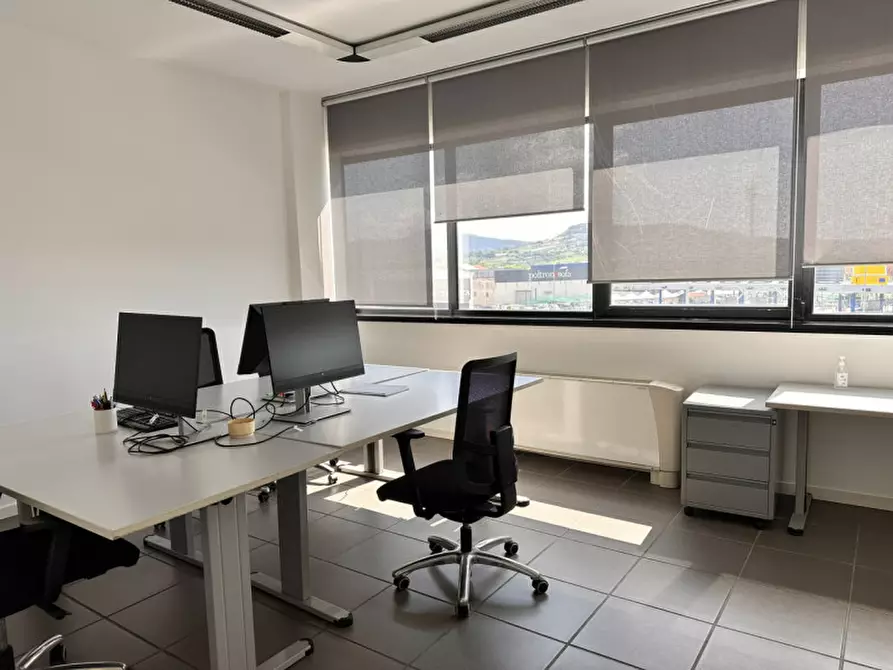 Immagine 27 di Ufficio in vendita  in Via Thomas Edison a Ancona