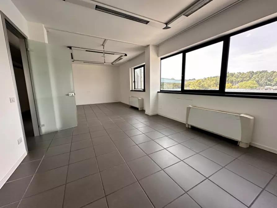Immagine 40 di Ufficio in vendita  in Via Thomas Edison a Ancona