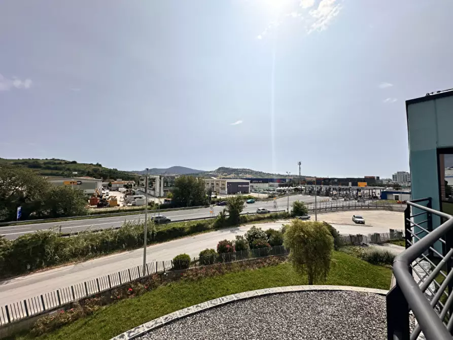 Immagine 42 di Ufficio in vendita  in Via Thomas Edison a Ancona