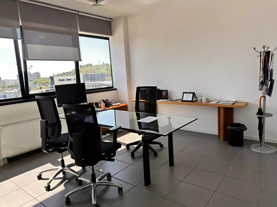 Immagine 45 di Ufficio in vendita  in Via Thomas Edison a Ancona