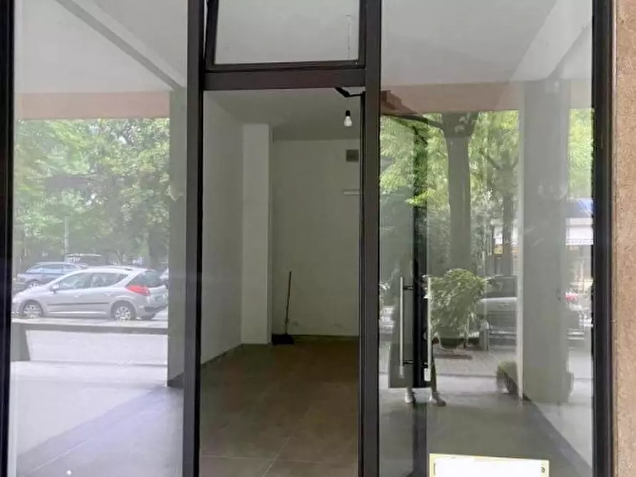 Immagine 1 di Negozio in vendita  in Viale Stazione a Montegrotto Terme