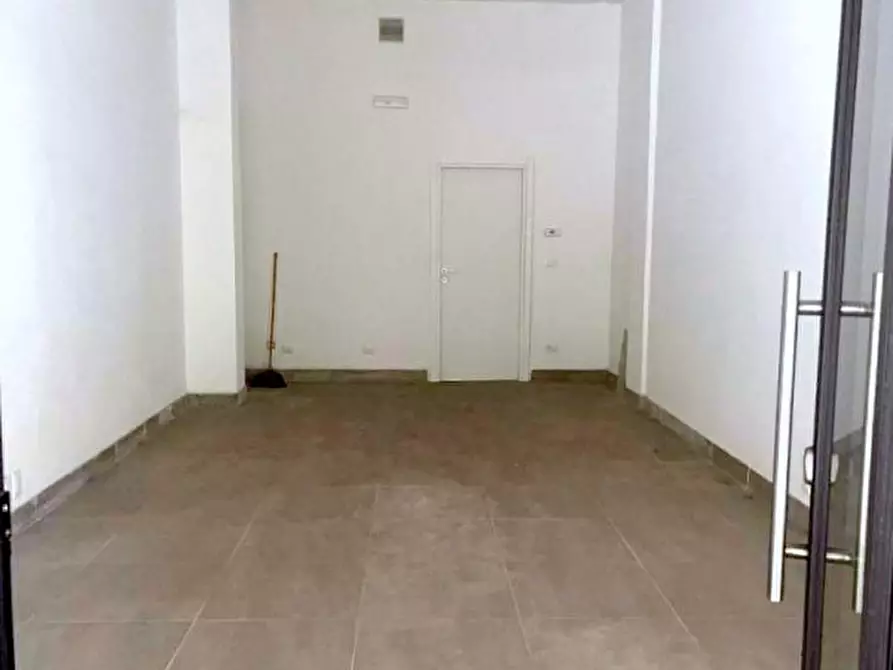 Immagine 4 di Negozio in vendita  in Viale Stazione a Montegrotto Terme