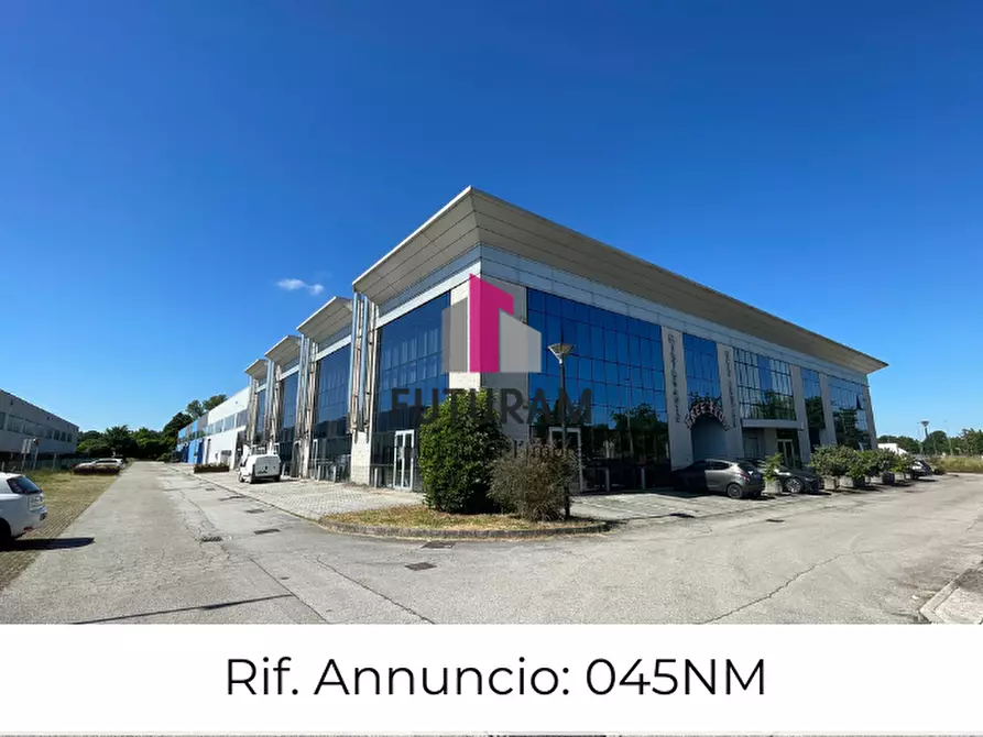 Immagine 1 di Negozio in affitto  a Pianiga