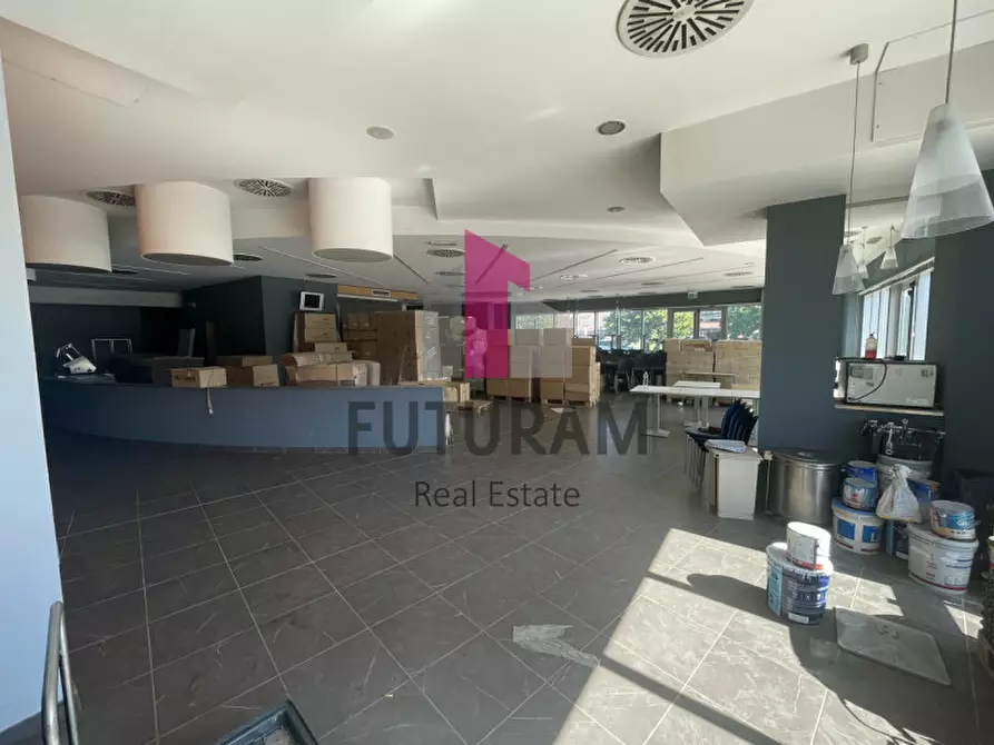 Immagine 2 di Negozio in affitto  a Pianiga