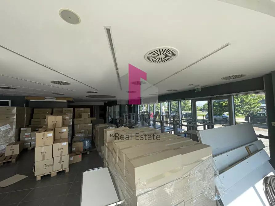 Immagine 6 di Negozio in affitto  a Pianiga