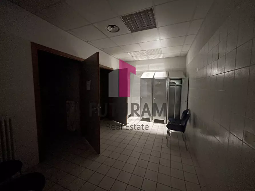 Immagine 16 di Negozio in affitto  a Pianiga